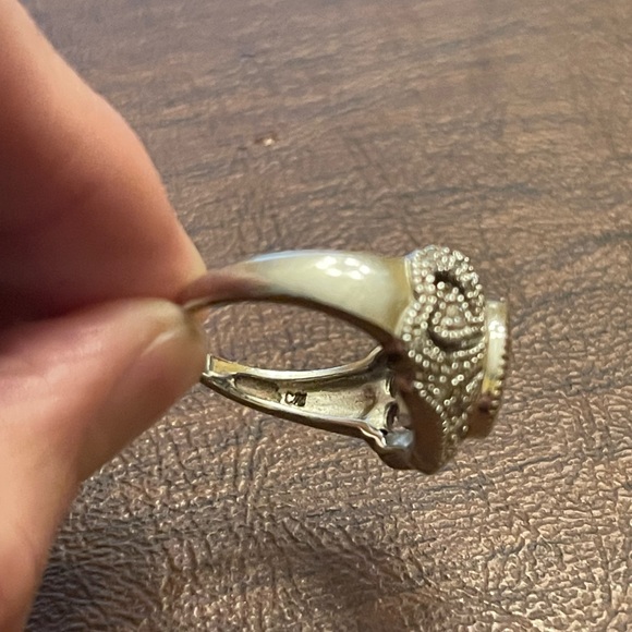 Vintage Sterling Silver CZ Ring size 8 in excellent condition. See pics! - Picture 6 of 8